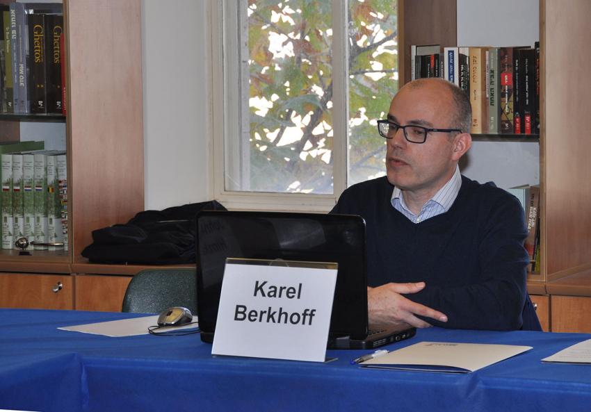 Prof. Karel Berkhoff lecturing at the international workshop on the ongoing research project &quot;Jews and Non-Jews during the Holocaust in the USSR: The Perspective of Inter-ethnic Relations&quot;. November 28 – 29, 2016, Yad Vashem 