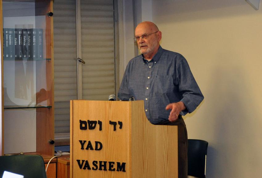 Prof. Saulius Suziedelis lecturing at the international workshop on the ongoing research project &quot;Jews and Non-Jews during the Holocaust in the USSR: The Perspective of Inter-ethnic Relations&quot;. November 28 – 29, 2016, Yad Vashem 