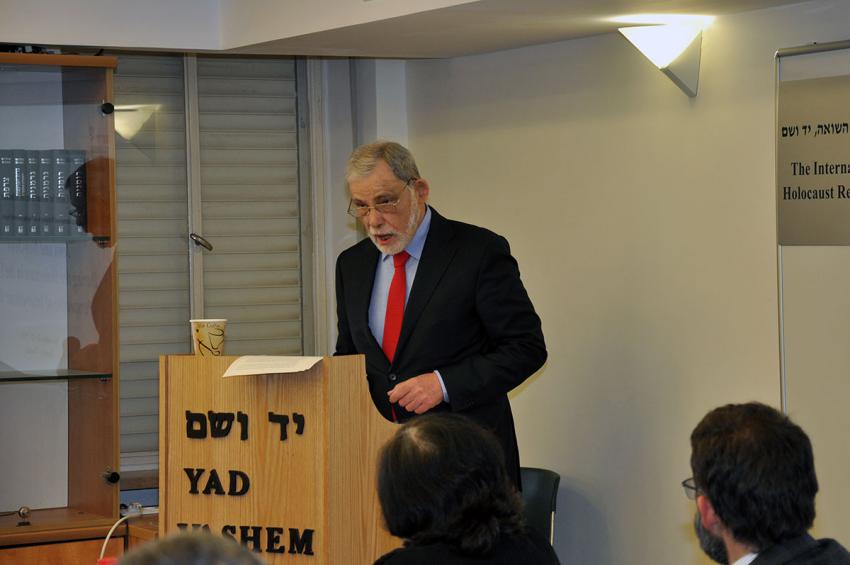 Marco Carynnyk lecturing at the international workshop on the ongoing research project &quot;Jews and Non-Jews during the Holocaust in the USSR: The Perspective of Inter-ethnic Relations&quot;. November 28 – 29, 2016, Yad Vashem 