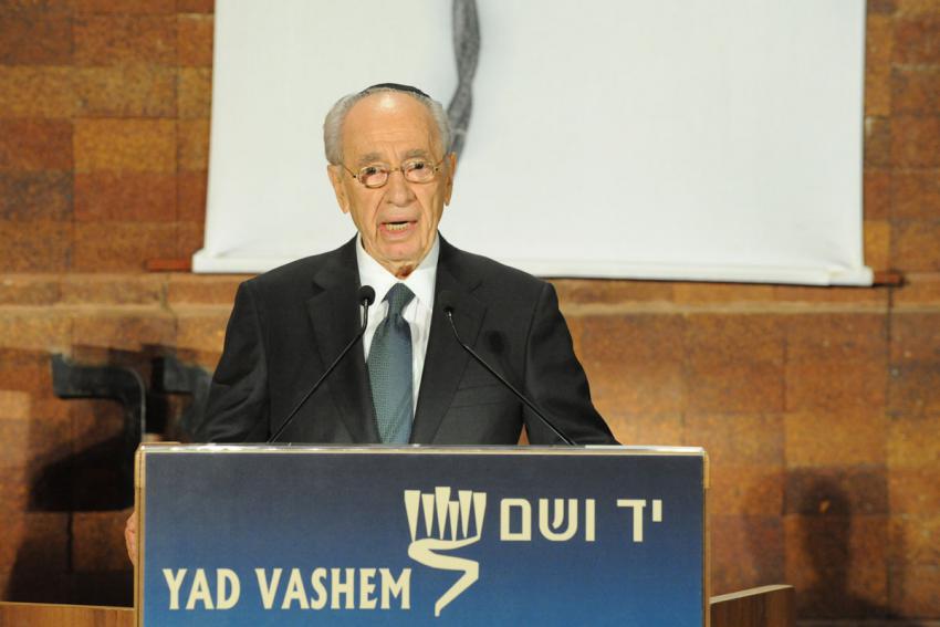 נשיא המדינה שמעון פרס נושא דברים בעצרת הפתיחה הממלכתית לציון יום הזיכרון לשואה ולגבורה