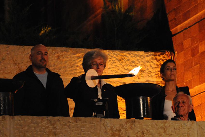 Holocaust survivor Dina Büchler-Chen lights one of the six torches at the ceremony
