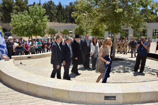 Yad Vashem Visionaries Heather Reisman and Gerald Schwartz dedicated a plaque in their honor in the Yad Vashem entrance plaza, 18 June 2015.