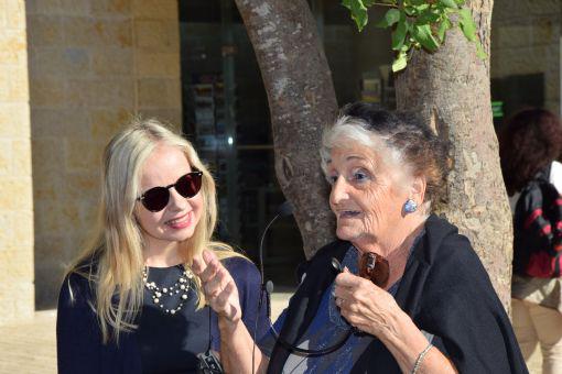 Holocaust survivor Berdt (right) addressing Pastor Becky Keenan’s One With Israel group alongside Dr. Susanna Kokkonen (left) at the entrance to the Avenue of the Righteous at Yad Vashem on 7th November, 2016.