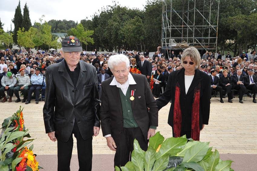 Members of the International Organization of Jewish Fighters, Partisans and Concentration Camp Prisoners during the wreath-laying ceremony