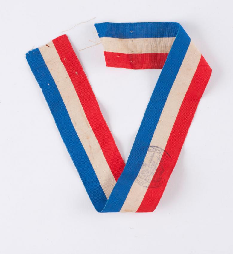 A ribbon with the colors of France – a memento from the end of Nazi occupation