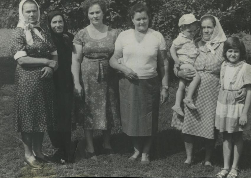 תמונה של יקטרינה עם משפחתה