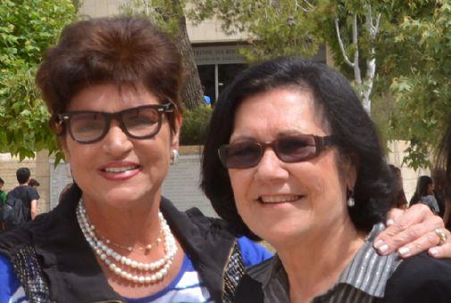 Fanny Cohen de Venezuela, junto a Perla Hazan, durante su visita en Yad Vashem