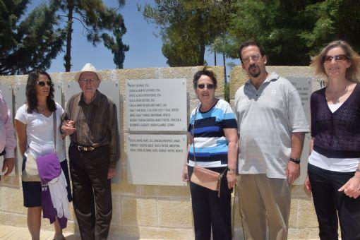 La familia Feldman visitó Yad Vashem con ocasión de la develación de la placa en su honor en la pared de los nuevos Builders. Mayo de 2016.