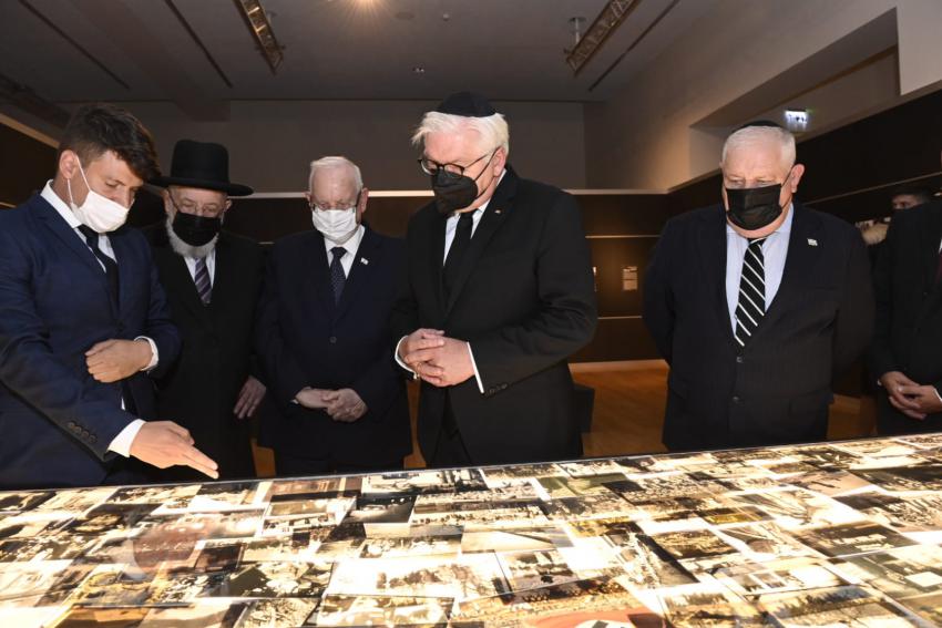 (L-R) Yad Vashem Council Chairman Israel Meir Lau, President of Israel Reuven Rivlin, President of Germany Frank-Walter Steinmeier and Acting Yad Vashem Chairman Ronen Plot tour the "Flashes of Memory: Photography during the Holocaust" exhibition