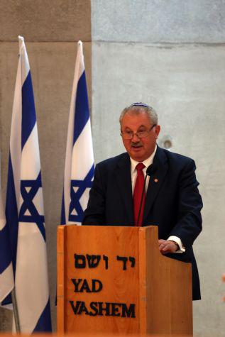 During the Jerusalem Garden Dedication Ceremony in the Yad Vashem Synagogue, Yad Vashem Benefactor Philip Friedman delivered a speech on the legacy of his family.