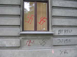 Antisemitic graffiti on the Jewish organizations’ building yesterday in Vilnius 