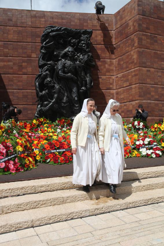 Scenes from wreath-laying ceremony
