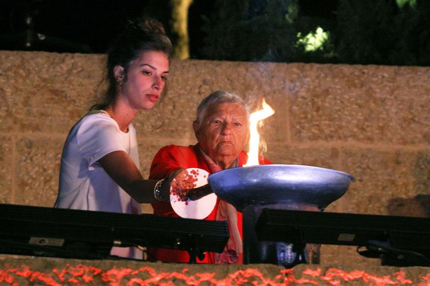 Holocaust survivor Hinda Tasman lights one of the six torches at the ceremony