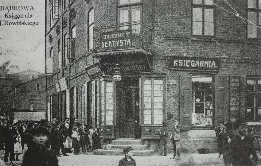 חנות ספרים בימי השלטון הרוסי בפינת הרחובות שנקביצ'ה-סובייסקייגו בדומברובה גורניצ'ה לפני מלחמת העולם הראשונה