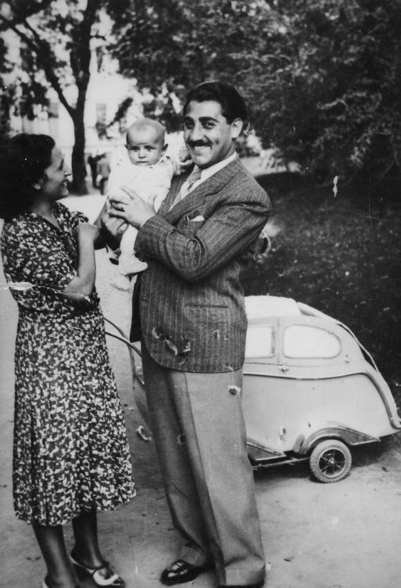 Isabella y Eliezer Baruch con su bebé, Eli. Belgrado, 1939-1940.