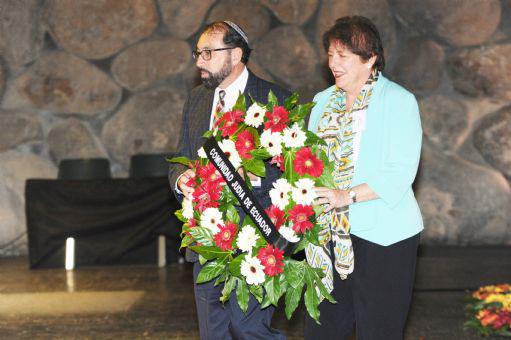 Ruth y Henry Horvath de Ecuador participaron en la Ceremonia de colocación de coronas en Yom Hashoá 2015