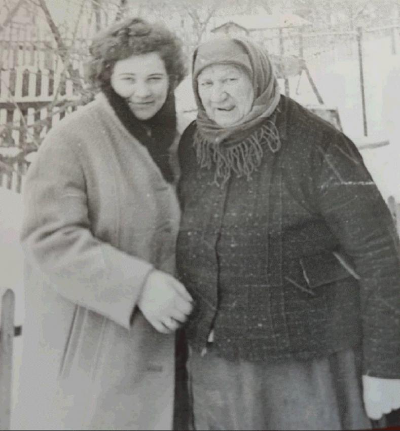 מרינה מובצ'אן ובתה, יקטרינה