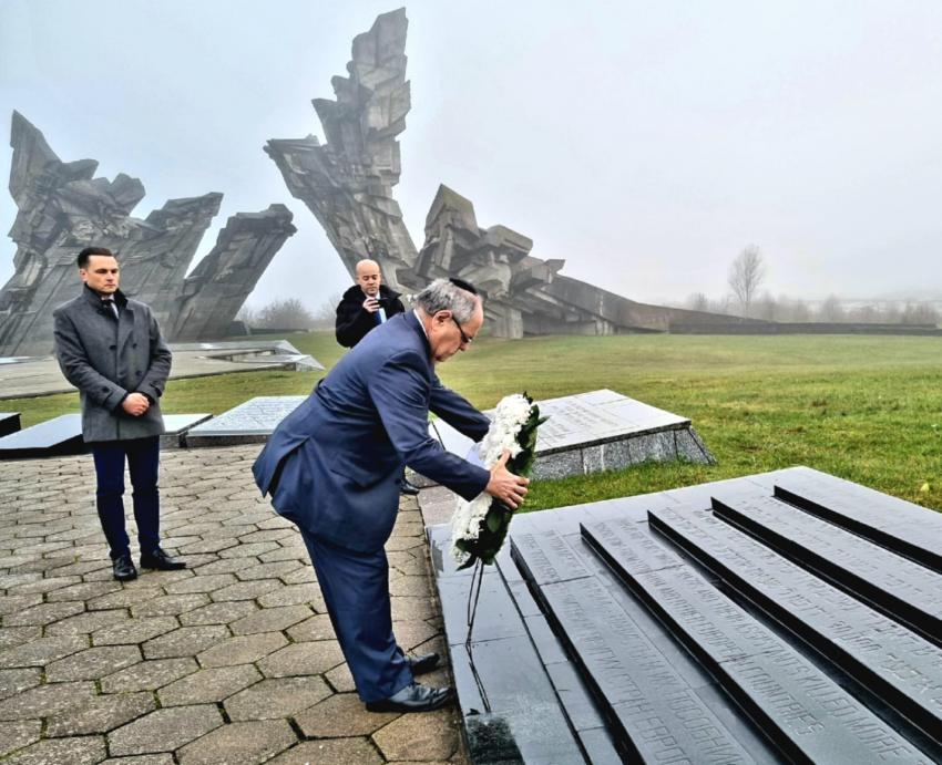 Yad Vashem Chairman Dani Dayan lays wreath at the Ninth Fort outside of Kaunas, Lithuania