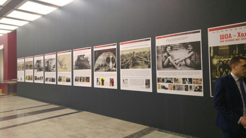 Выставка ready2print &quot;ШОА - Холокост: Как человек мог сотворить такое?&quot;, экспозиция в музее Победы, Москва, Российская Федерация