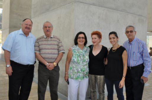 Fanny y Moises Sevilla (tercera derecha y segundo izquierda) junto a Shaya Ben-Yehuda y Perla Hazan durante su visita en Yad Vashem.
