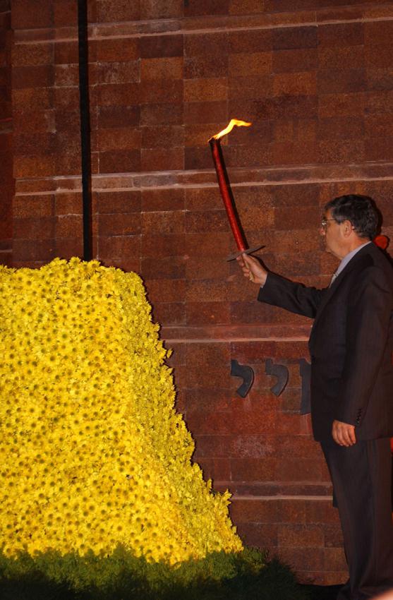 The Memorial Torch is lit by the Chairman of the Yad Vashem Directorate, Mr. Avner Shalev
