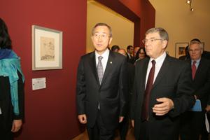 UN Secretary General Ban Ki-moon (left) and Avner Shalev, Chairman of Yad Vashem, visit the Museum of Holocaust Art at Yad Vashem. (photo: Isaac Harari/Yad Vashem)