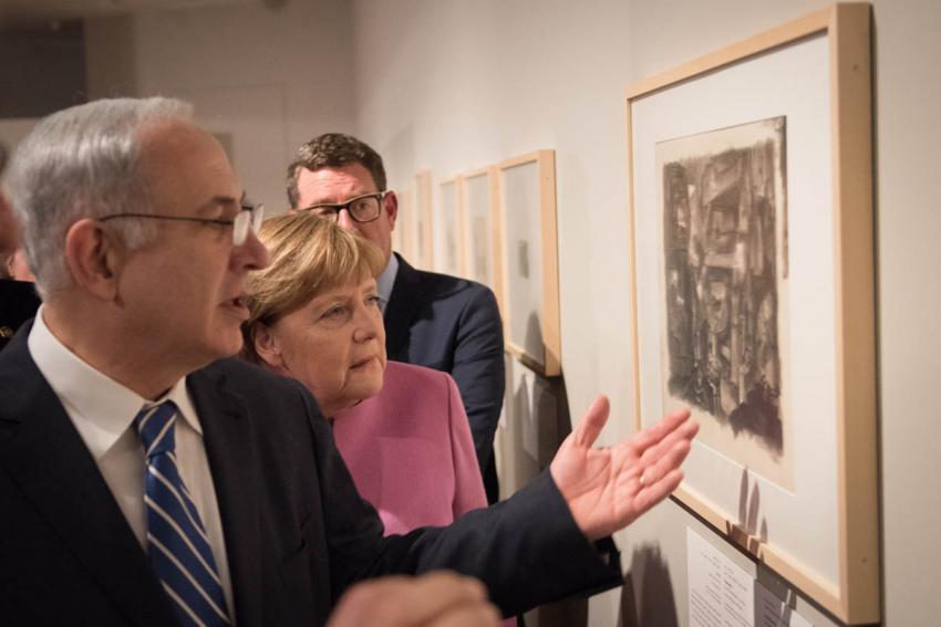 De gauche à droite : le Premier ministre Netanyahou, la chancelière allemande Merkel, le patron du groupe de presse BILD, Kai Diekmann
