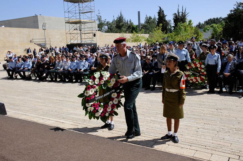 Lieutenant-General Benny Gantz, Chief of the General Staff, during the wreath-laying ceremony