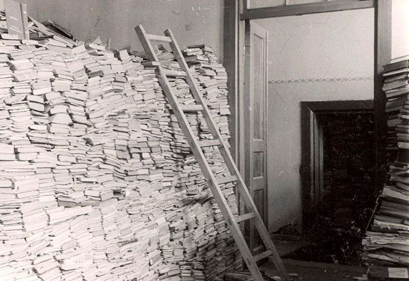 אוסף ספרים בבית כנסת, מאי 1943. מינסק, בלרוס.