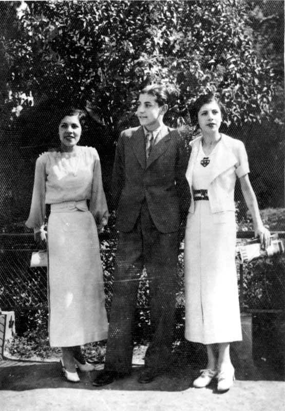 Ο Ζβι Μιχαέλι και οι αδελφές του, Θεσσαλονίκη 1939. 