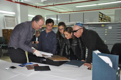 Eli Alster, together with his wife Kim and children Ari and Jaimee, visited Yad Vashem on 14 January