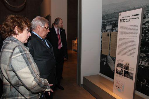 Bulgarian Defense Minister Anyu Angelov (center) was guided through the Holocaust History Museum on 16 January 2012 by Nannie Beekman (left) of the Department of the Righteous Among the Nations, 16 January 2012