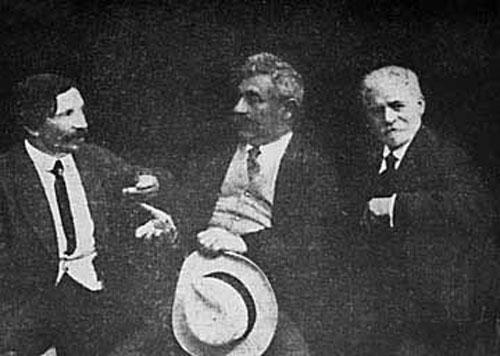 מימין לשמאל: יעקב דינזון, י.ל. פרץ ושלום עליכם