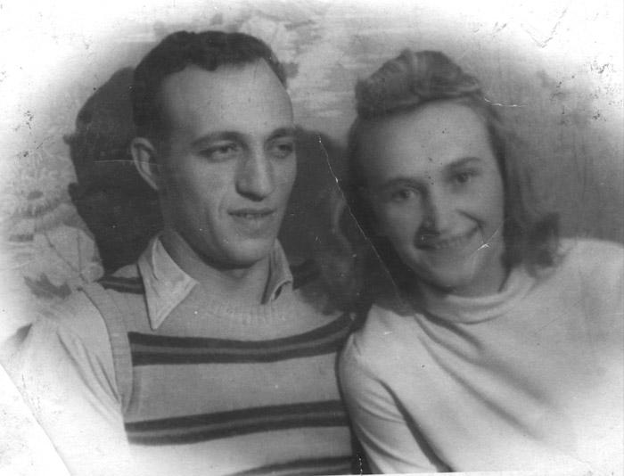 Неонила и Константин Ахиэзер. 1946 год