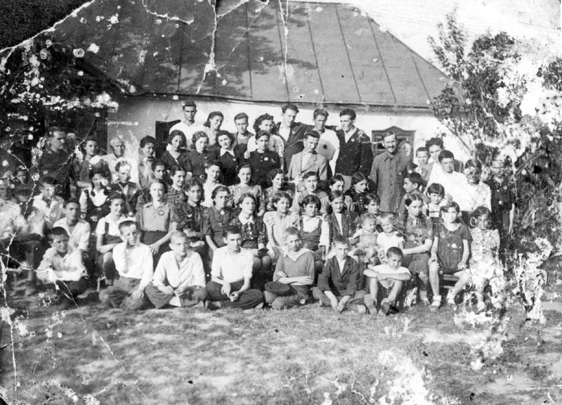 Transnistrien, Smerinka, Schulkinder und ihr Hebräischlehrer.