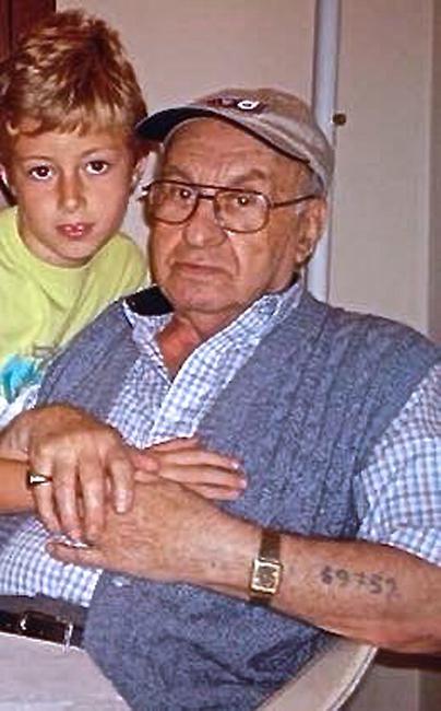 Con su nieto David, 2006 