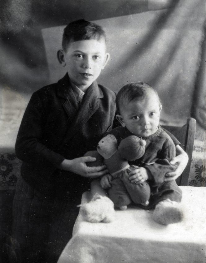 Emil Drimer and his baby sister Ilona, 1946
