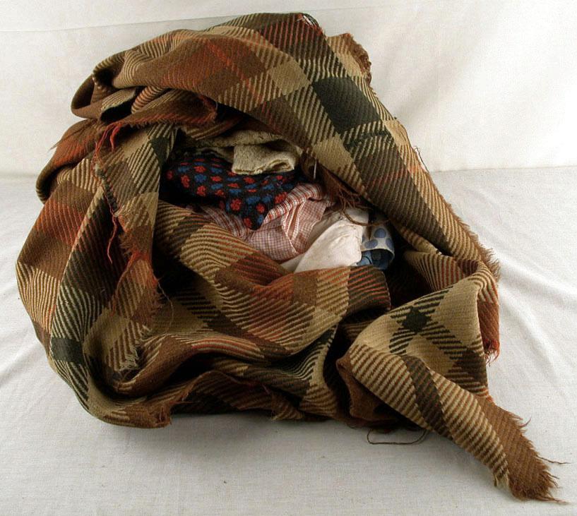 A blanket that the Druks family used to cover themselves at night. During the day it served as a sack to quickly transport their belongings when they travelled from place to place