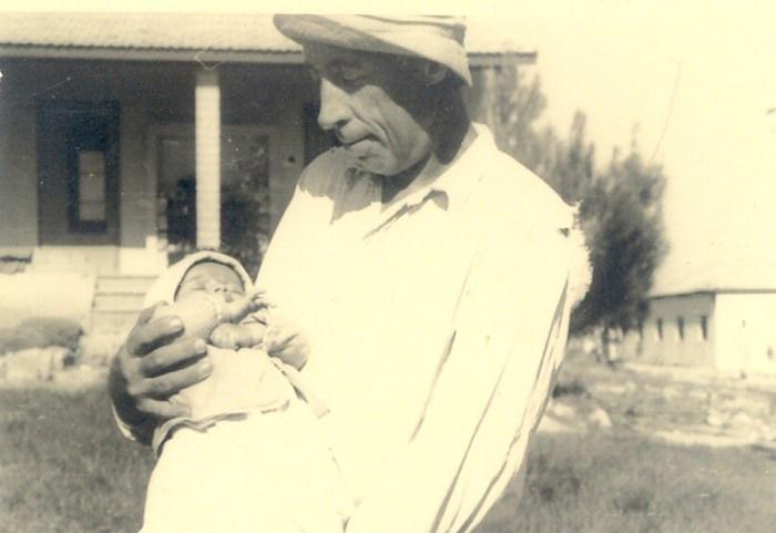 אלכסנדר ואורי בנה של רבקה הניצולה, גבעת זייד  1947