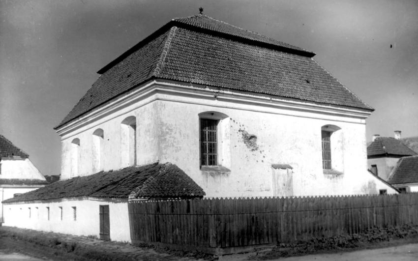 Exteriér synagogy, Tykocin, Polsko, 1928.