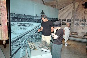Goldblum explores the Holocaust History Museum at Yad Vashem together with Yad Vashem staff member Dana Porath. (Yossi Ben David/Yad Vashem)