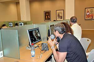  Goldblum searches the database of Holocaust-related films in Yad Vashem's Visual Center together with the Visual Center director Liat Ben Habib (Yossi Ben David/Yad Vashem)