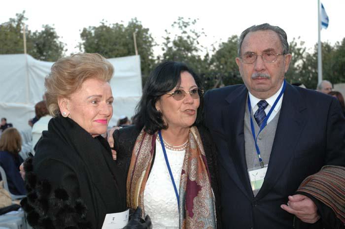 Los Sres. Malke y David Gorodzinsky de México participaron en los Eventos Conmemorativos de Yom Hashoá junto a Perla Hazan, Directora para Latinoamérica, España y Portugal