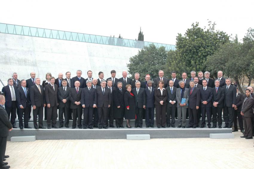 Pictured are Heads of the International Delegations, together with President and Mrs. Katsav; Deputy Prime Minister and Minister of Foreign Affairs Silvan Shalom; Minister of Education, Culture and Sport Limor Livnat; Chairman of the Yad Vashem Directorat
