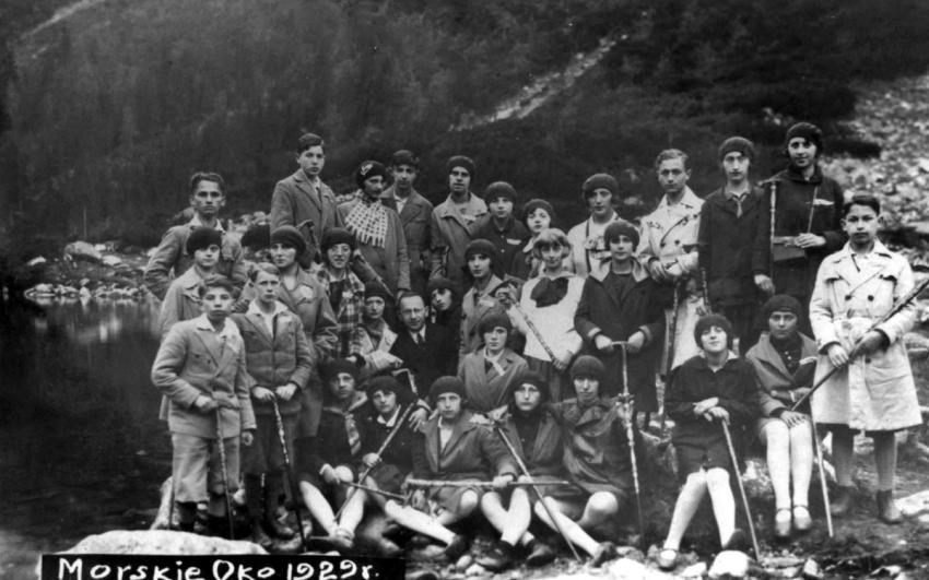 A Jewish youth movement group on a trip, Morskie Oko, Poland, 1929.