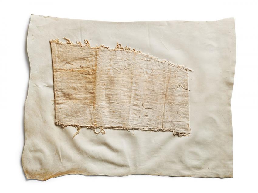 Un retazo de la bandera preservado en la colección de objetos de la División de Museos de Yad Vashem