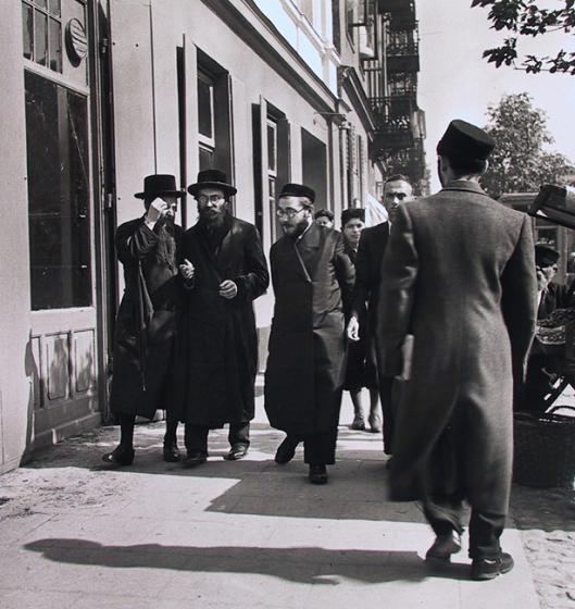 Tres Hasidim, Varsovia, ca. 1935-38