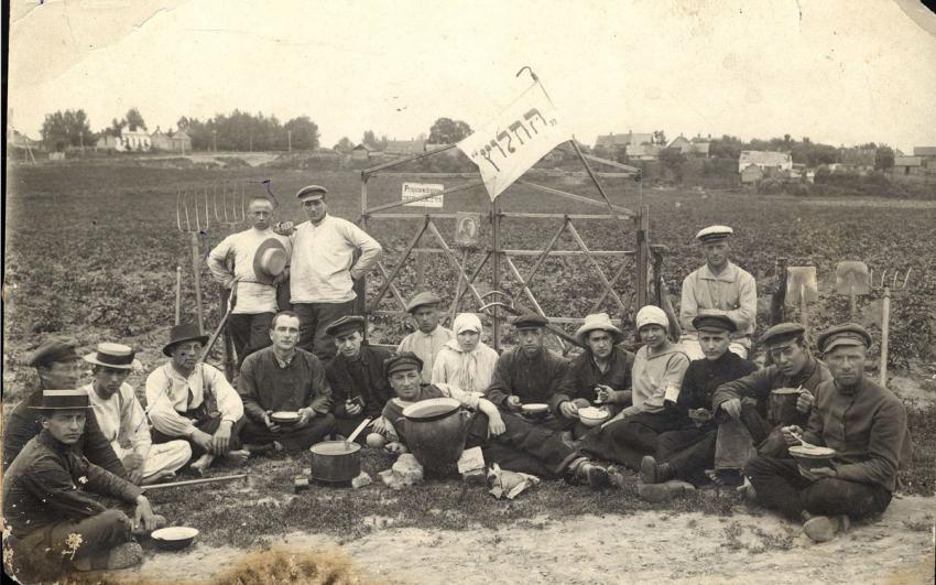 Hehalutz members during their training to immigrate to Eretz Yisrael, Grodno, Poland, Prewar.