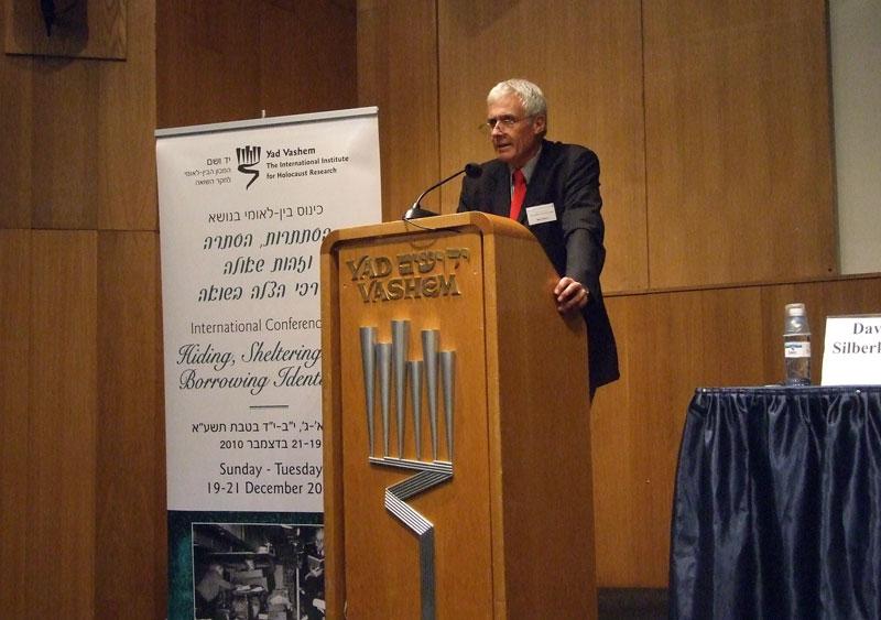 Prof. Bob Moore, University of Sheffield, presenting his lecture, “Structures of Rescue: key Determinants in the Survival of Jews in Western Europe During the Holocaust”