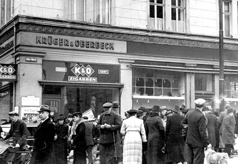 חנות סיגרים של יהודים שנחרבה בליל הבדולח, גרמניה, נובמבר 1938.